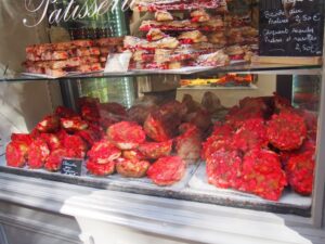 ［ブリオッシュ オ プラリーヌ ルージュ］赤いプラリーヌ入りブリオッシュBrioche aux pralines rouges