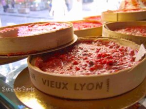 タルト・オ・プラリーヌ・ルージュ Tarte aux pralines rouges