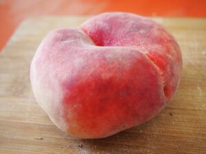 蟠桃、平たい桃 pêche plate フランス語単語