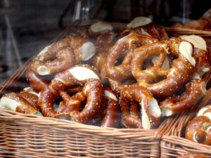 プレッツェルとは？ / 名前 / 材料 / 由来 / Bretzel