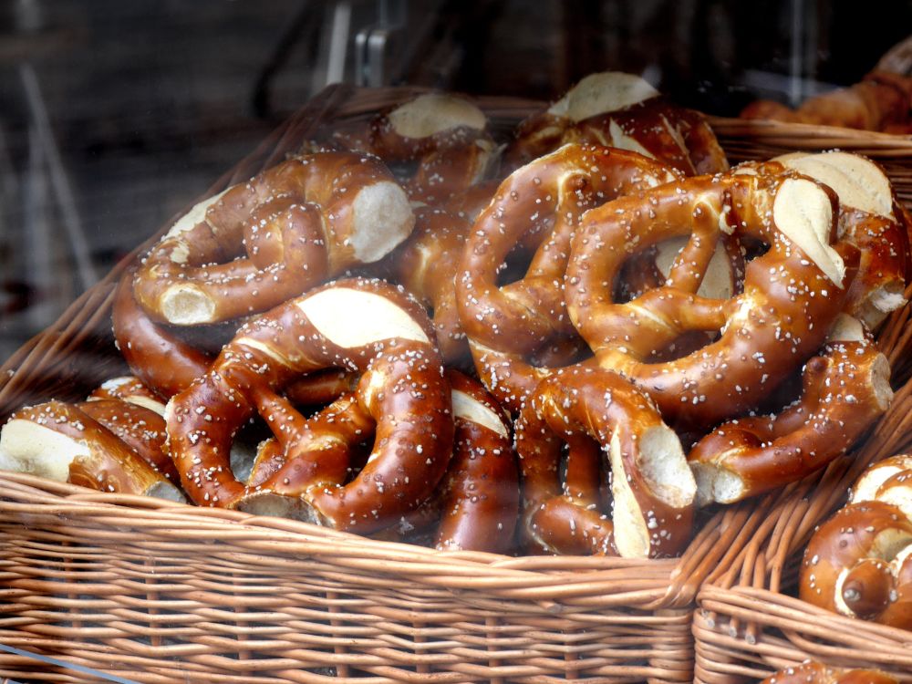 プレッツェルとは？ / 名前 / 材料 / 由来 / Bretzel