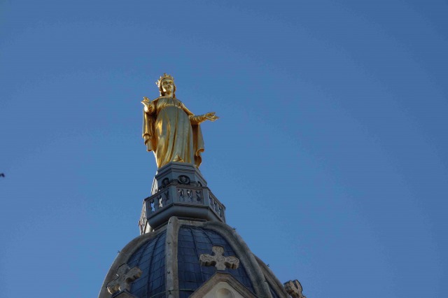 フルヴィエール大聖堂の金のマリア像