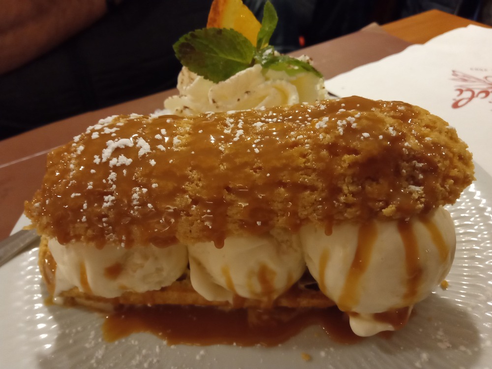 クレームムースリーヌを挟んだパリ＝ブレスト