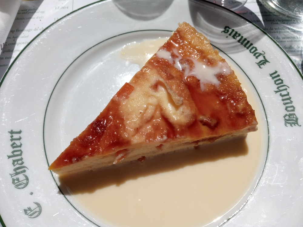 クレームアングレーズを添えたタルト