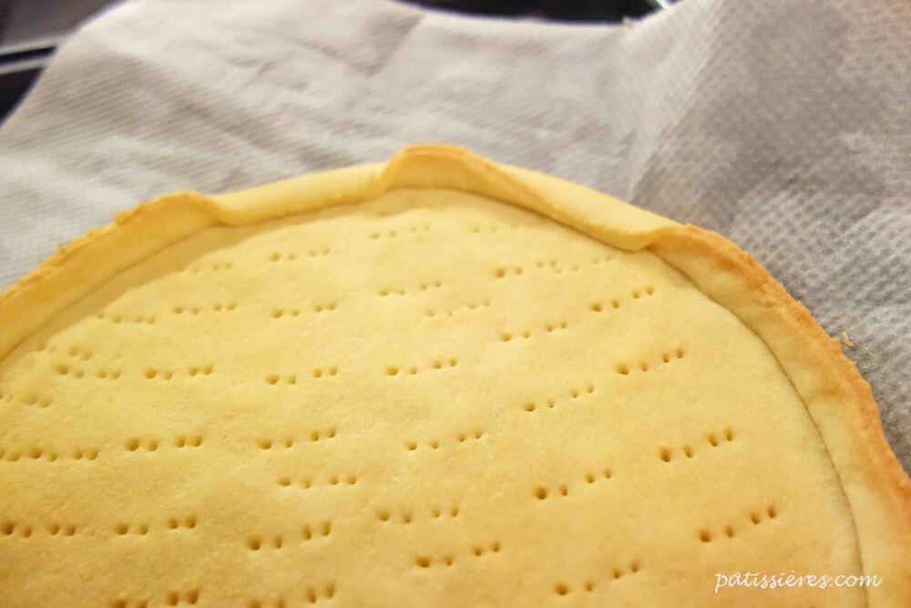 タルト生地の失敗例（タルトの側面が倒れる）