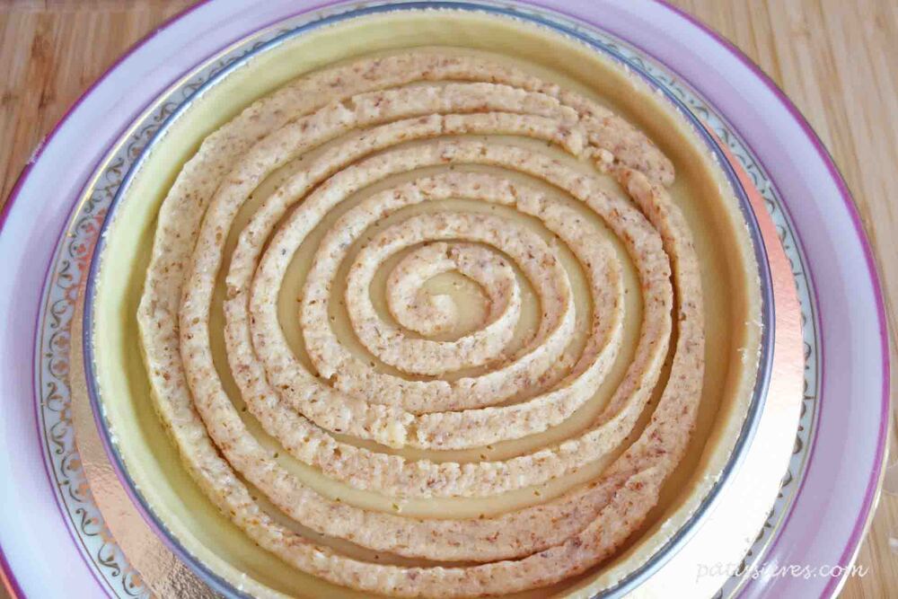 フランジパーヌを詰める