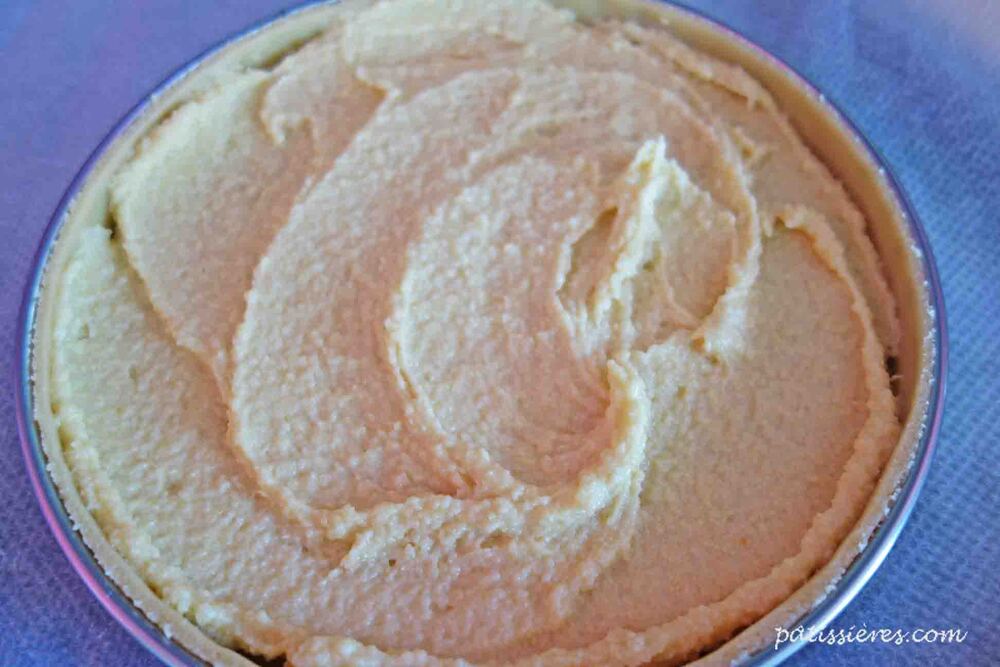 フランジパーヌを詰める