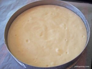 ジェノワーズのレシピ（型に流し入れる）