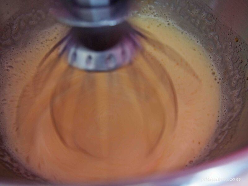 ジェノワーズのレシピ（卵を泡立てる）